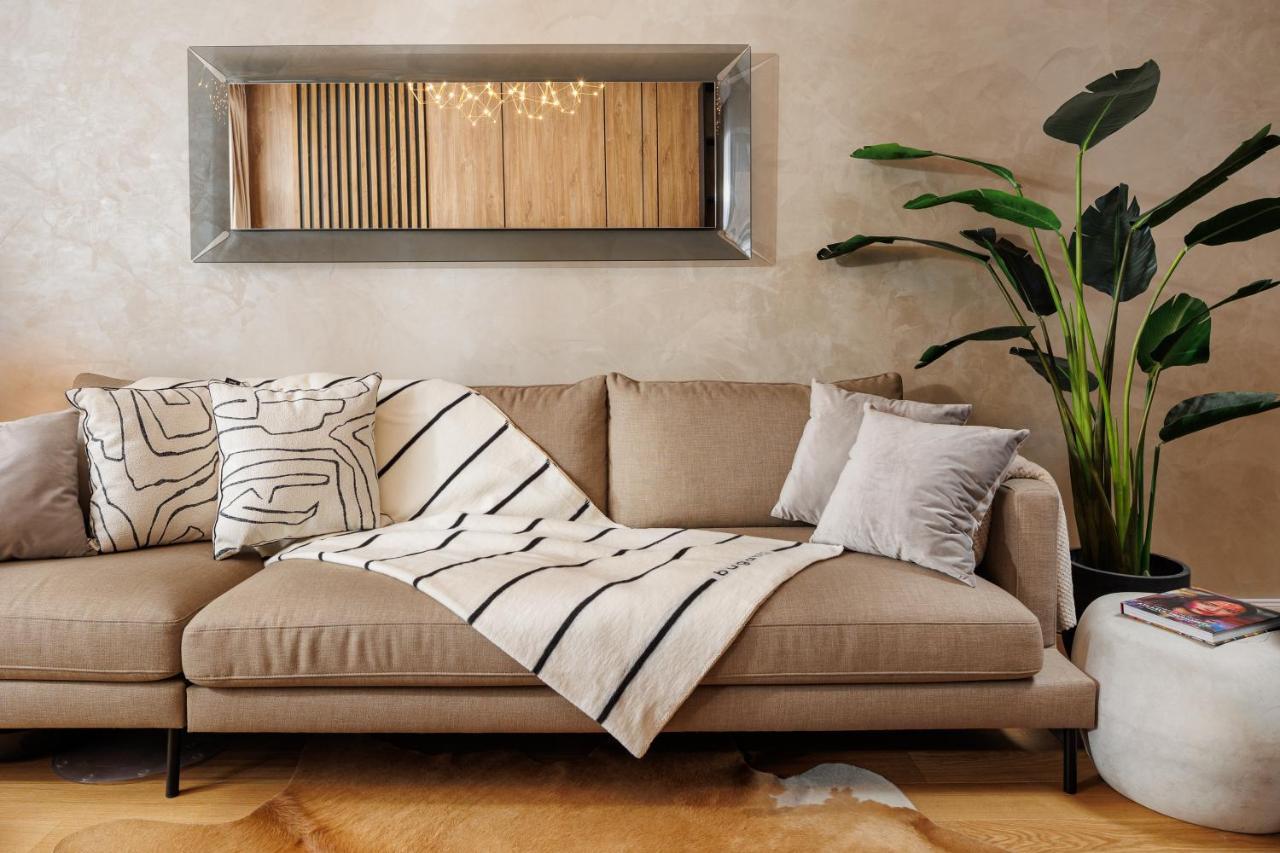 Pure Living Apartment W. Private Parking Brasov Exterior photo