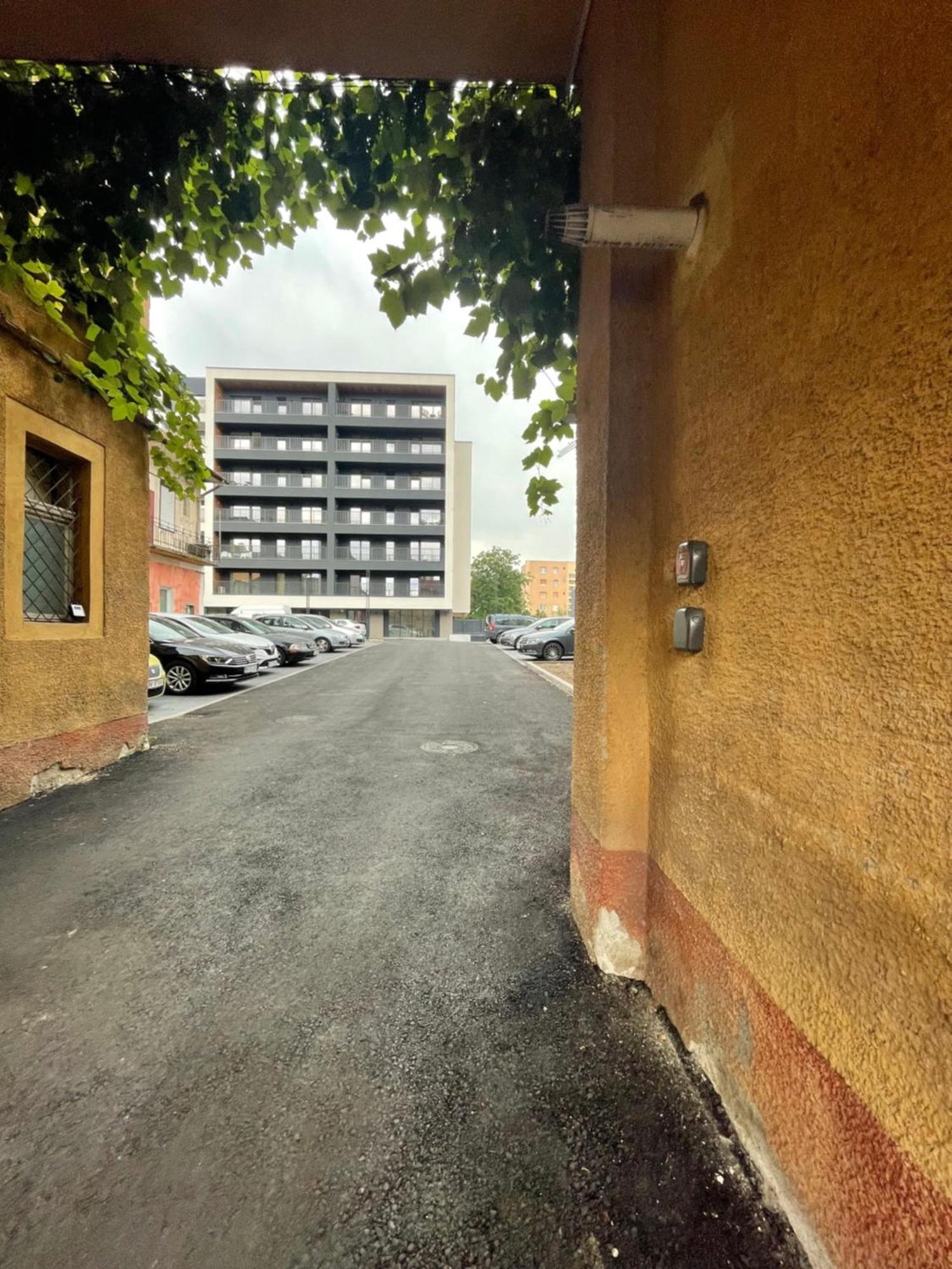 Pure Living Apartment W. Private Parking Brasov Exterior photo